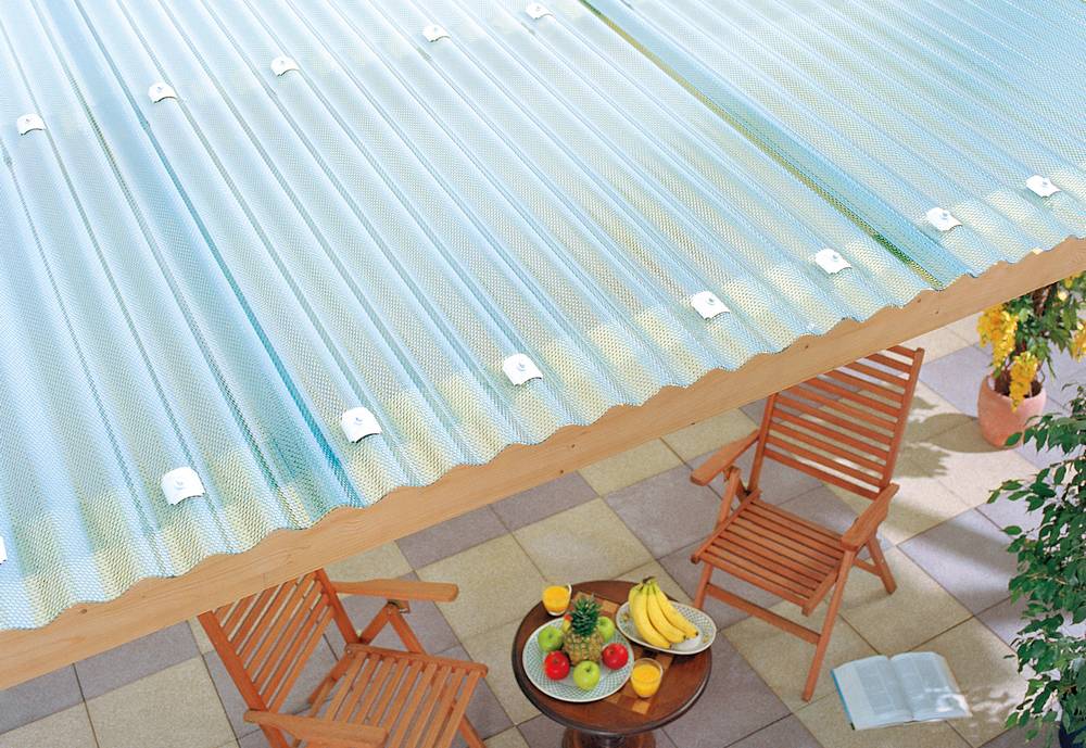 Terrassenüberdachung bestehend aus Lichtplatten Polycarbonat mit Wabenstruktur in klarer Ausführung