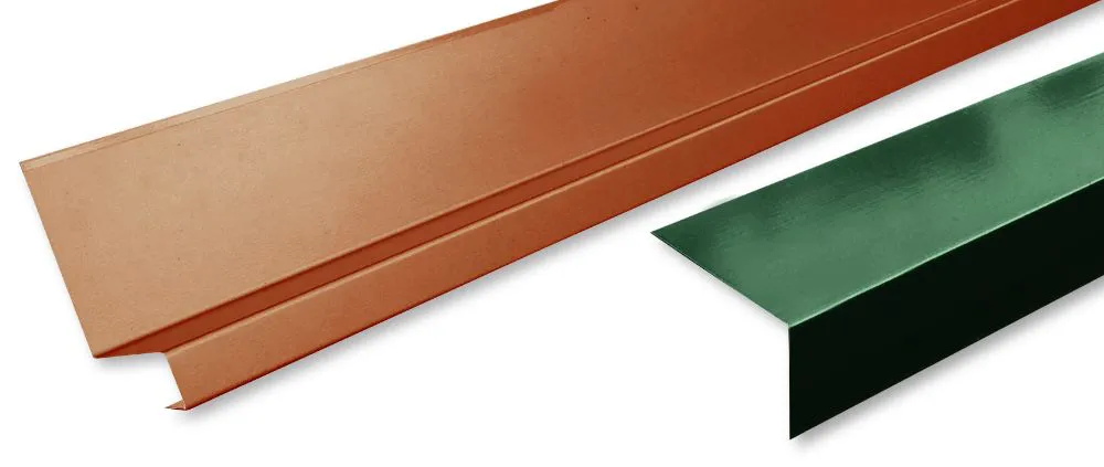 Zwei Kantteile als so genannte Sonderkantteile in Ziegelrot und in Grün.
