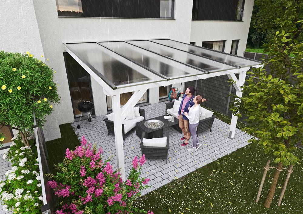 Terrassendach mit Stegplatte Polycarbonat 16 mm - klar - Breite 1200 mm in Verbindung mit einem Aluminium-Verlegesystem überdacht.