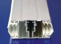 Verlegeschienen für Stegplatten in der Standardausführung für 16 mm Stegplatten - hier die Aluschiene zur Verbindung von zwei Stegplatten
