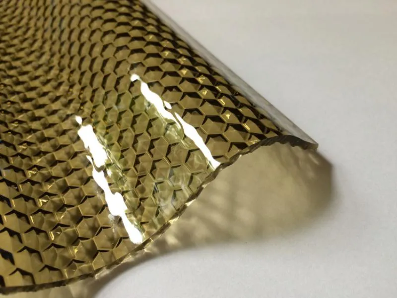 Ansprechende und stabile Lichtplatten aus Acrylglas mit ansprechender Wabenstruktur. Hier in der Ausführung Bronze. Ansprechende und stabile Lichtplatten aus Acrylglas mit ansprechender Wabenstruktur. Hier in der Ausführung Bronze.