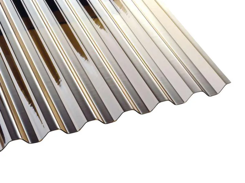 Lichtplatte PVC mit einer Materialstärke von 1,4 mm in der Farbe Bronze. Hier im Profil 70/18 Trapez (Spundwand)
