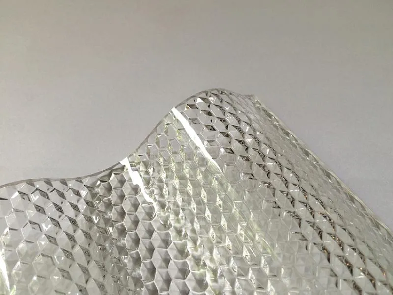 Hochwertige Acryl-Lichtplatten mit ansprechender Wabenstruktur. Hier in farbloser Ausführung. Hochwertige Acryl-Lichtplatten mit ansprechender Wabenstruktur. Hier in farbloser Ausführung.